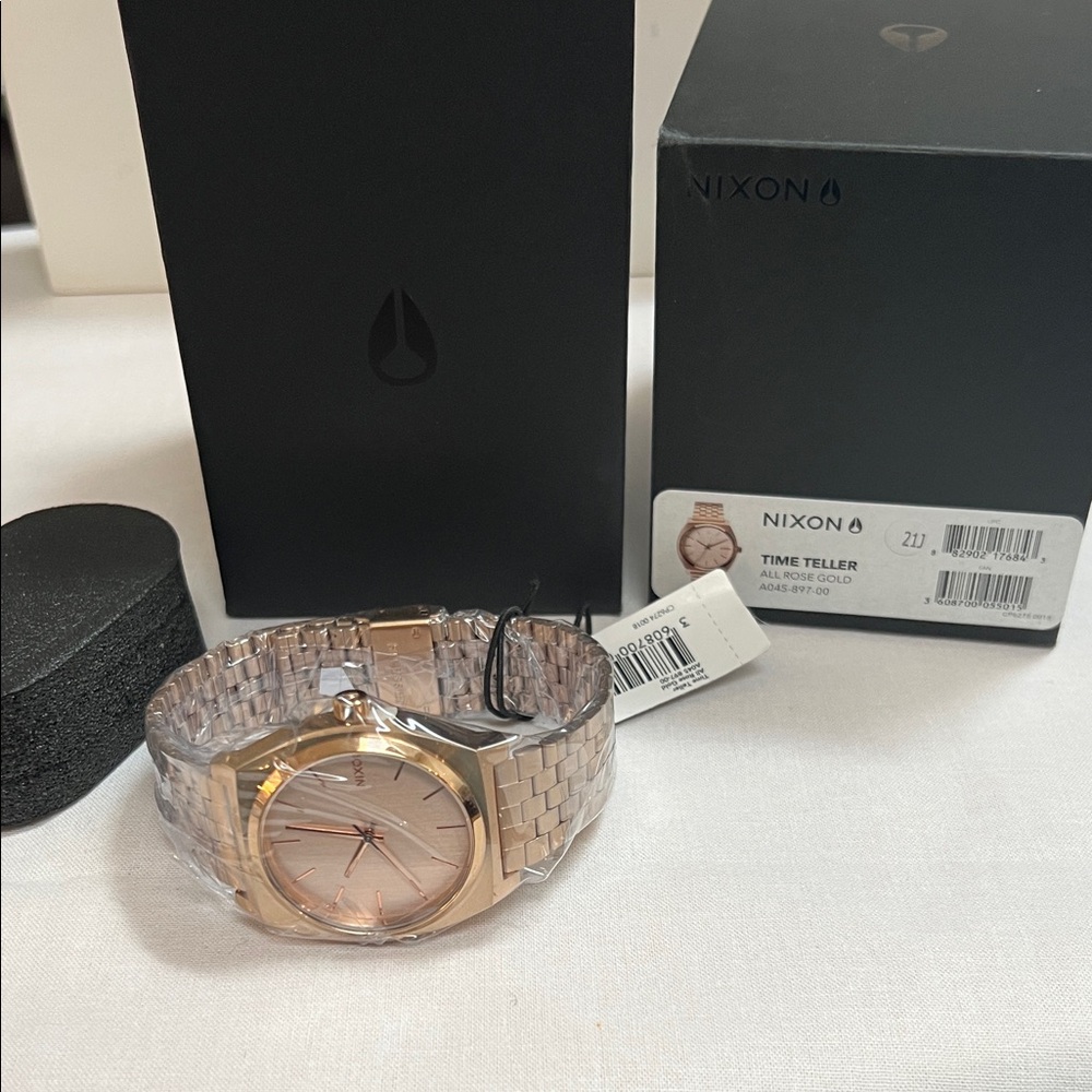 Nixon All Rose Gold Men's Watch.
Model “Time Teller” - Picture 3 of 7